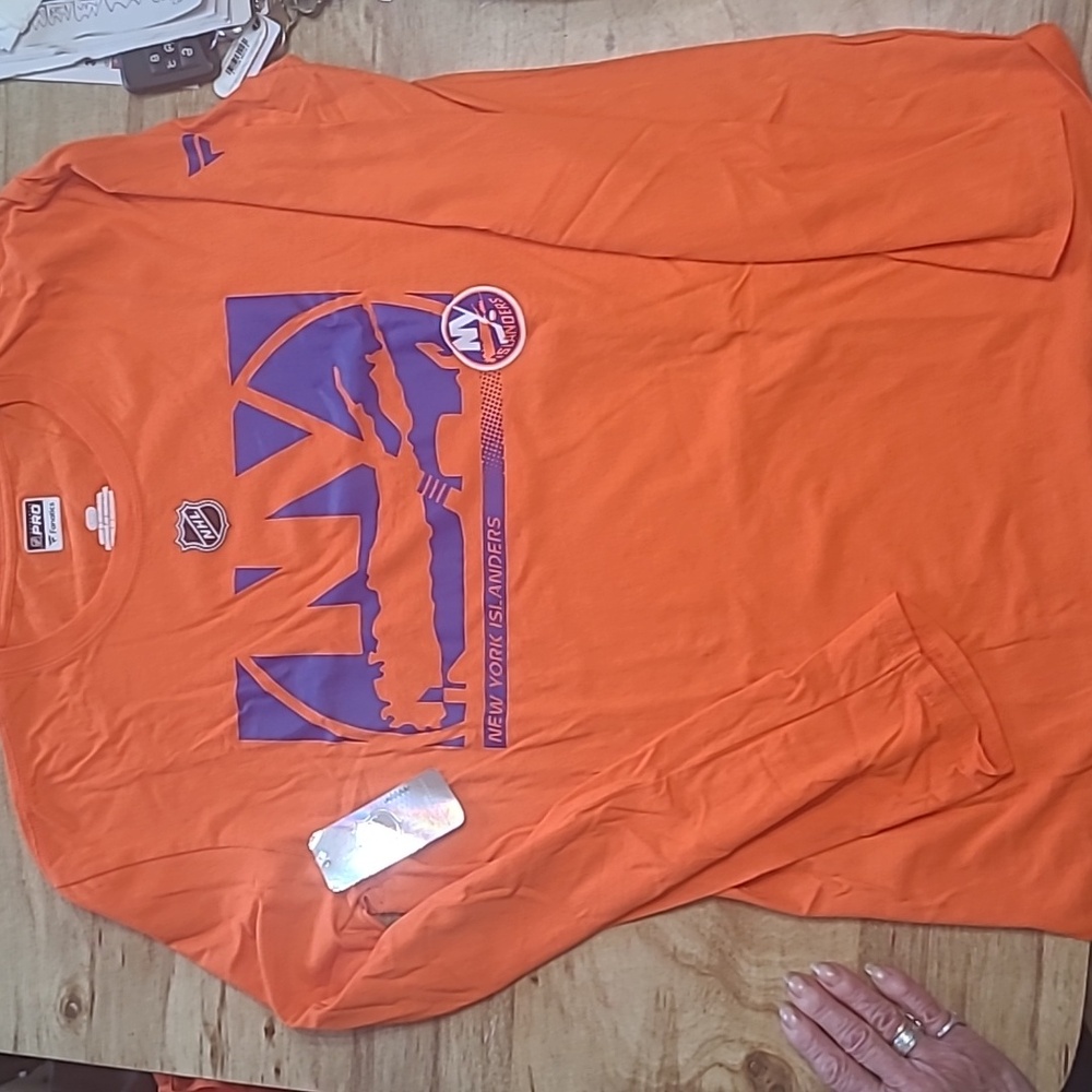 Fanatics NHL lo g sleeve shirt New York Islanders